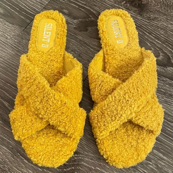 Silent D Patchte yellow Sherpa Slides nwot - Picture 1 of 7